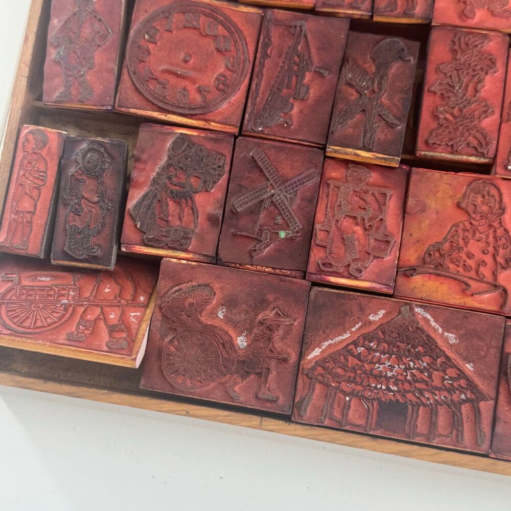 Vintage 1930s Creative Pictured
Printer Ink Stamp Tray with 40
Stamps Rare - Picture 8 of 13